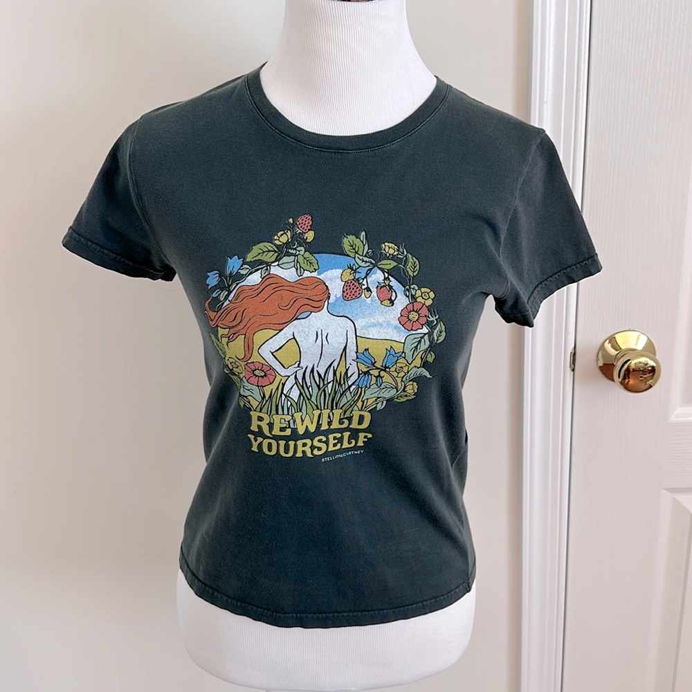 Women’s Stella McCartney Dark Grey 'Rewild Yourself' Graphic Tee. Size S